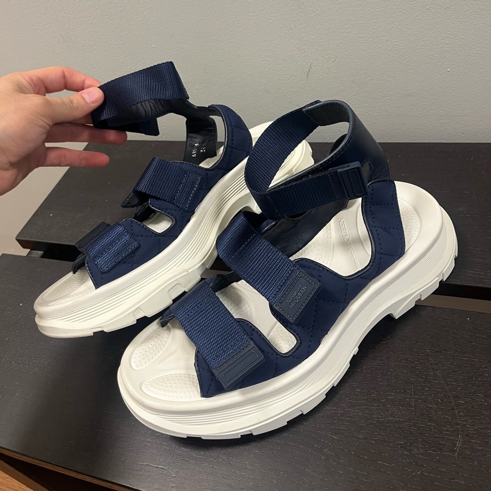 Alexander McQueen
chunky touch-strap sandals 38